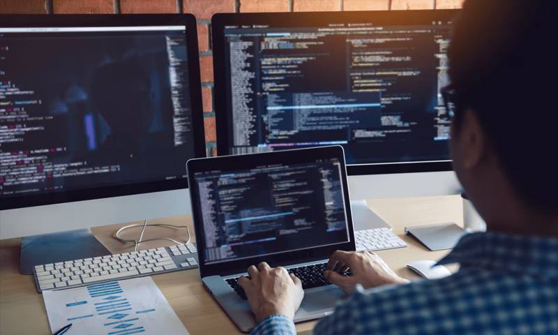 数据科学选型：R与Python如何赋能南山区网站建设？